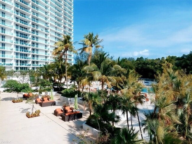 Building Photo - 100 Bayview Dr