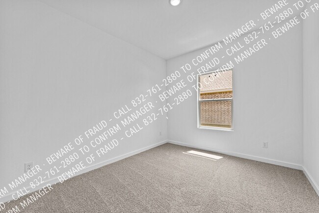 Building Photo - 2229 Maple Ridge Dr