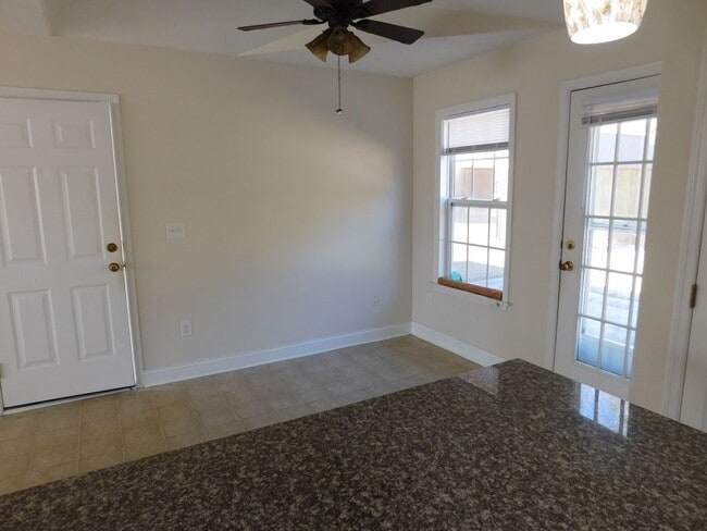 Building Photo - 119 Pella Ln