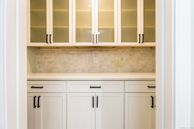 Building Photo - 187 Lovers Ln