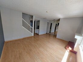 Building Photo - 16 Moonbeam Dr