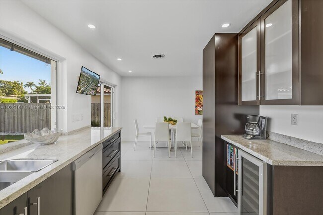 Building Photo - 1709 SW 5th Pl