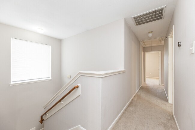 Building Photo - 1006 Vernage Rd