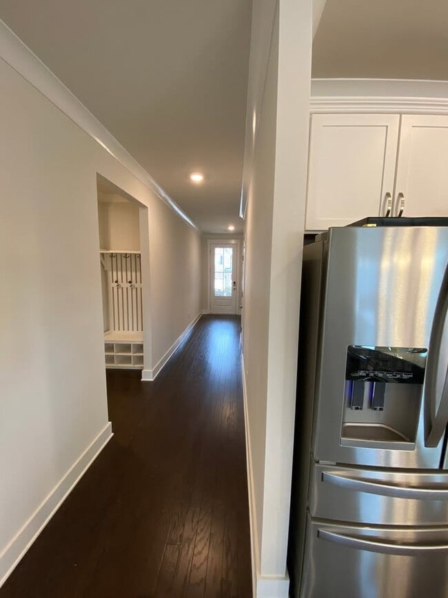 Building Photo - 178 Redcroft Dr