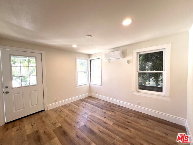 Building Photo - 1828 S Gramercy Pl
