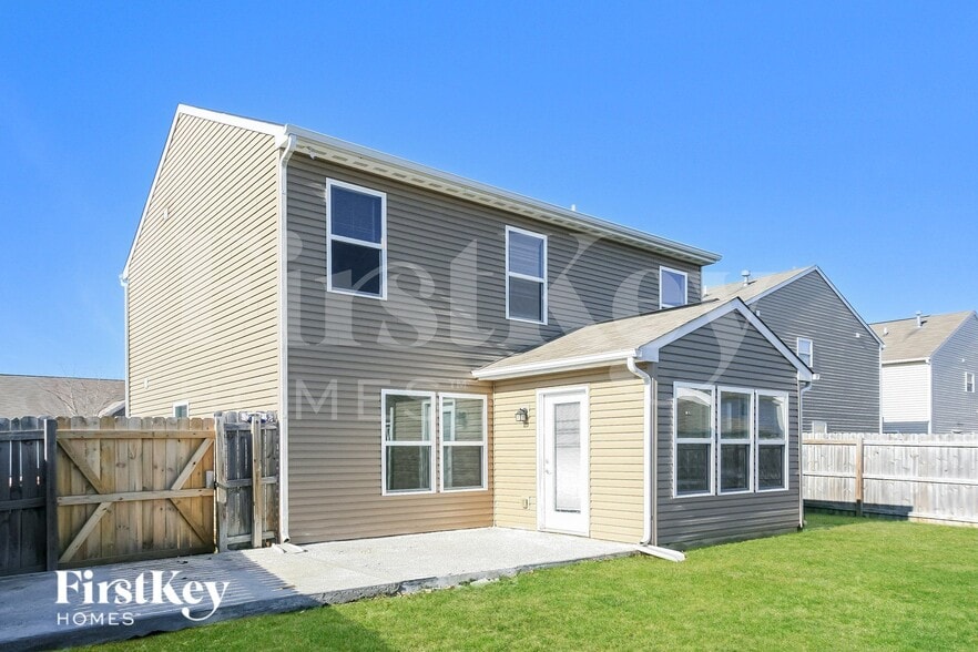 Building Photo - 2871 Beethoven Ave