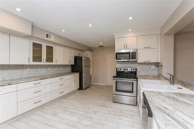 Building Photo - 392 Crystal Ave