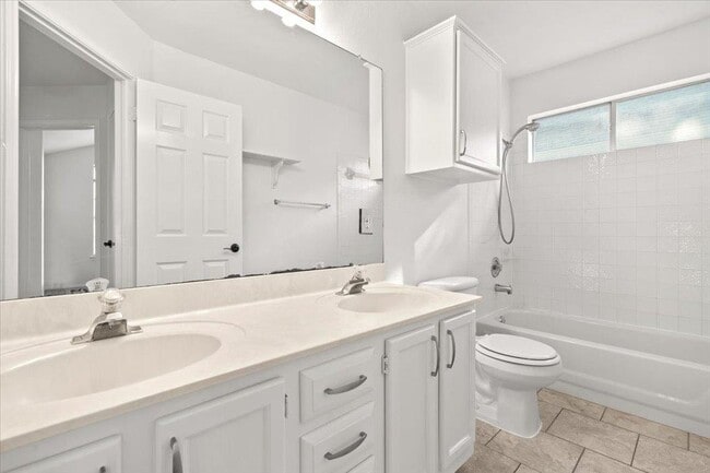Building Photo - 15423 Quinley Dr
