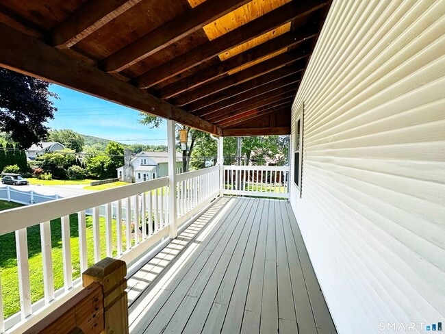 Building Photo - 188 E Lake St