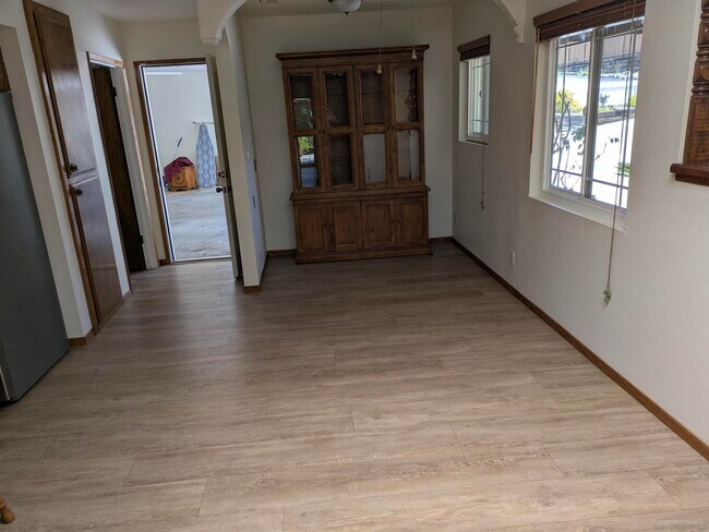Building Photo - 1510 Sunrise Dr