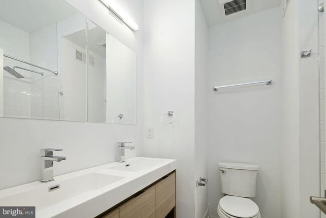Building Photo - 144 W Wildey St