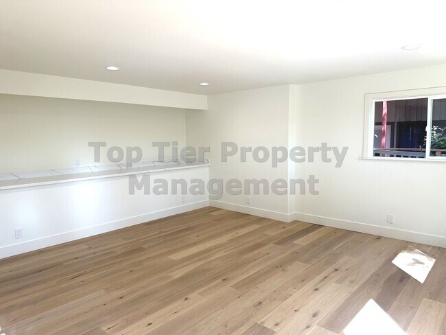 Building Photo - Beautifully Remodeled 4 Bedroom / 3 Bath /...
