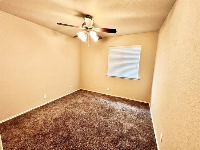 Building Photo - 301 Riverine Way