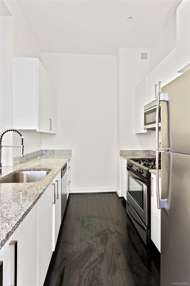 Building Photo - 220 W 148th St