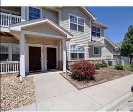 Building Photo - Updated and Bright 2B/2B Available for August!