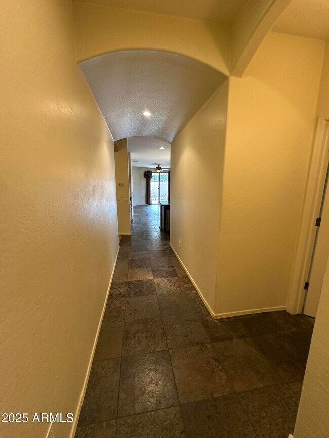 Building Photo - 2653 E Canyon Creek Dr