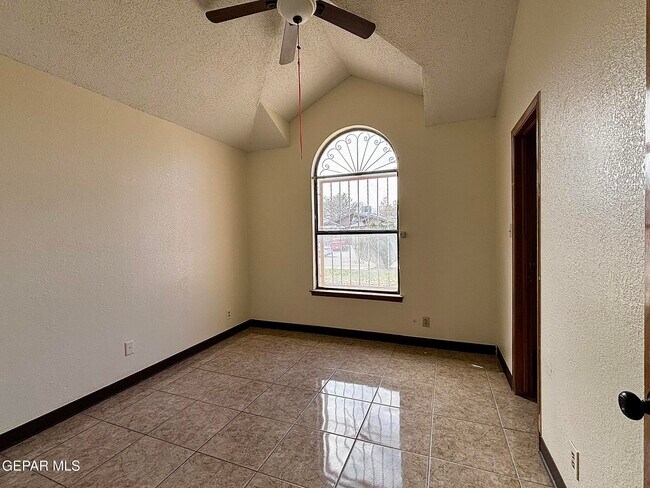 Building Photo - 1442 Sierra De Oro Dr