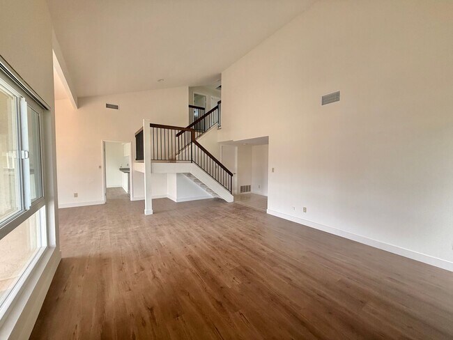 Building Photo - 10019 Canyonview Ct