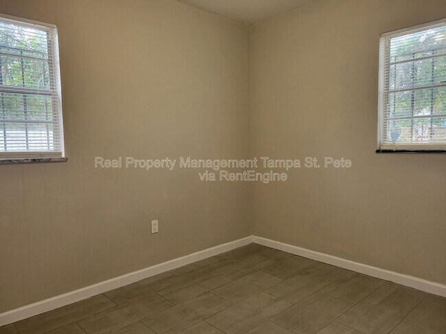 Building Photo - 3001 E Jean St