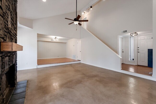 Building Photo - 8548 Echo Creek Ln