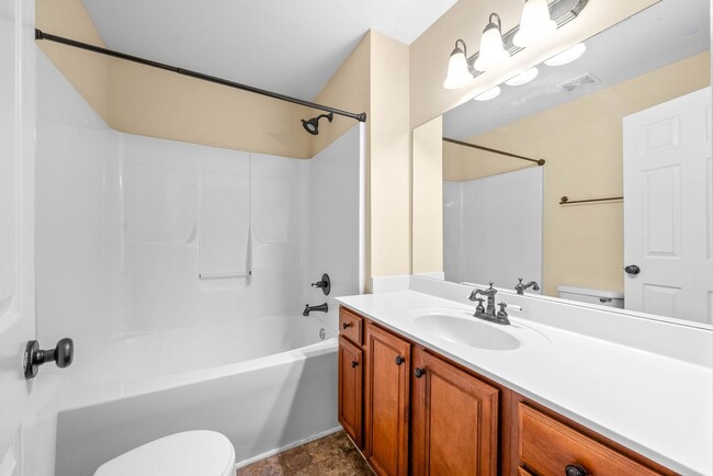 Building Photo - 2 Bedroom 2 1/2 Bath Dog Friendly Condo Fo...