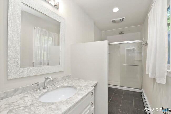 Building Photo - 122 Deforest Rd