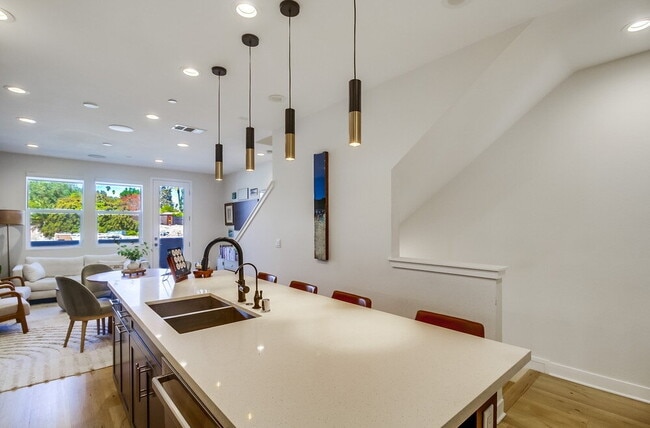 Building Photo - Welcome to your modern La Mesa townhome wi...