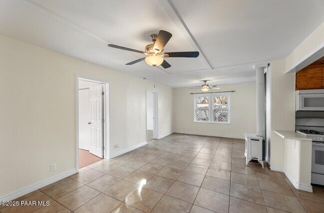 Building Photo - 140 Garden St