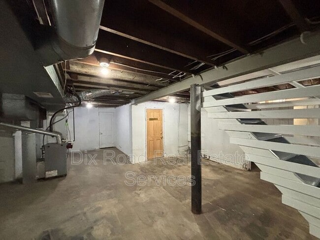 Building Photo - 307 N E St