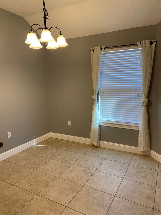 Building Photo - 2225 Jadyn Ln
