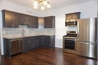 Building Photo - 107 Pond St