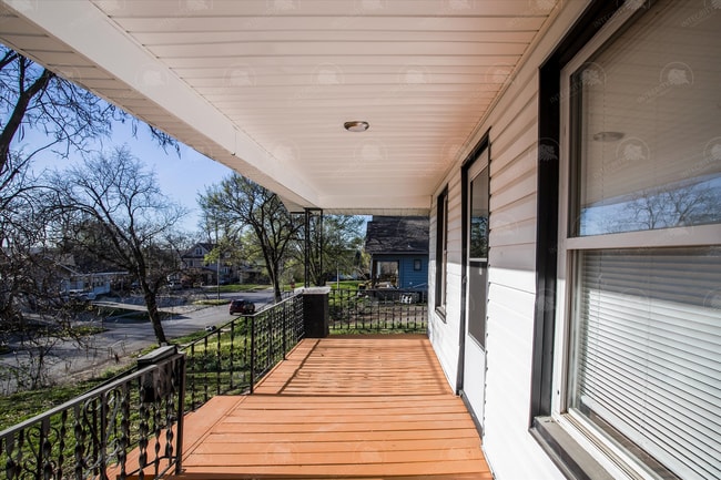 Building Photo - Come and see this GORGEOUS home!