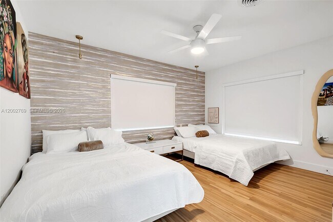 Building Photo - 301 SW 30th Ct