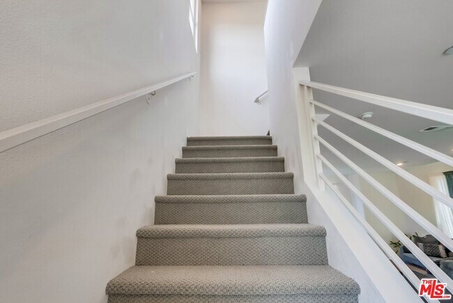 Building Photo - 2700 E Chaucer St