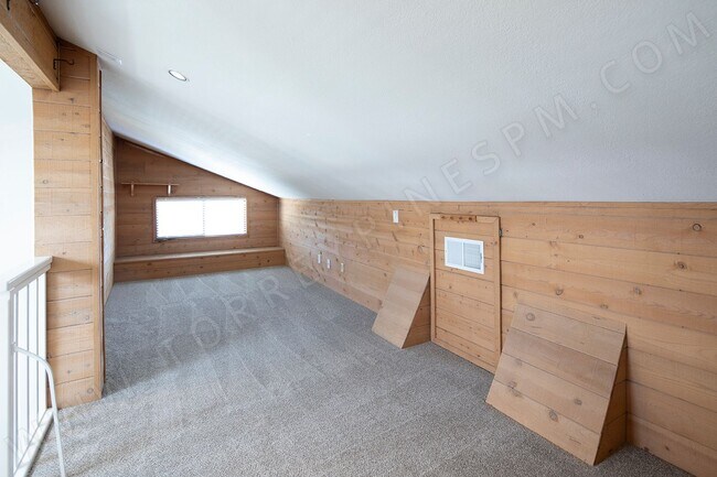 Building Photo - OPEN HOUSE: 12/13 1-2PM ~ 3BR Townhome with Garage, 1 BLOCK from Ocean!