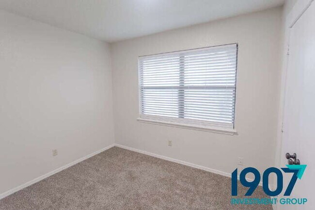 Building Photo - SPECIAL OFFER! Move In Now & Get 50% Off Y...