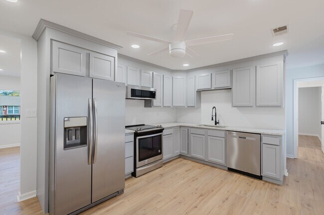 Building Photo - Completely Renovated House in the Holiday Hills Subdivision   251125