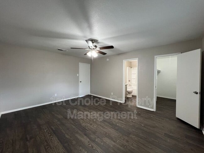 Building Photo - 709 Fair Meadows Dr