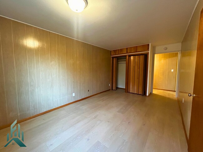 Building Photo - 1005 NW 30th St