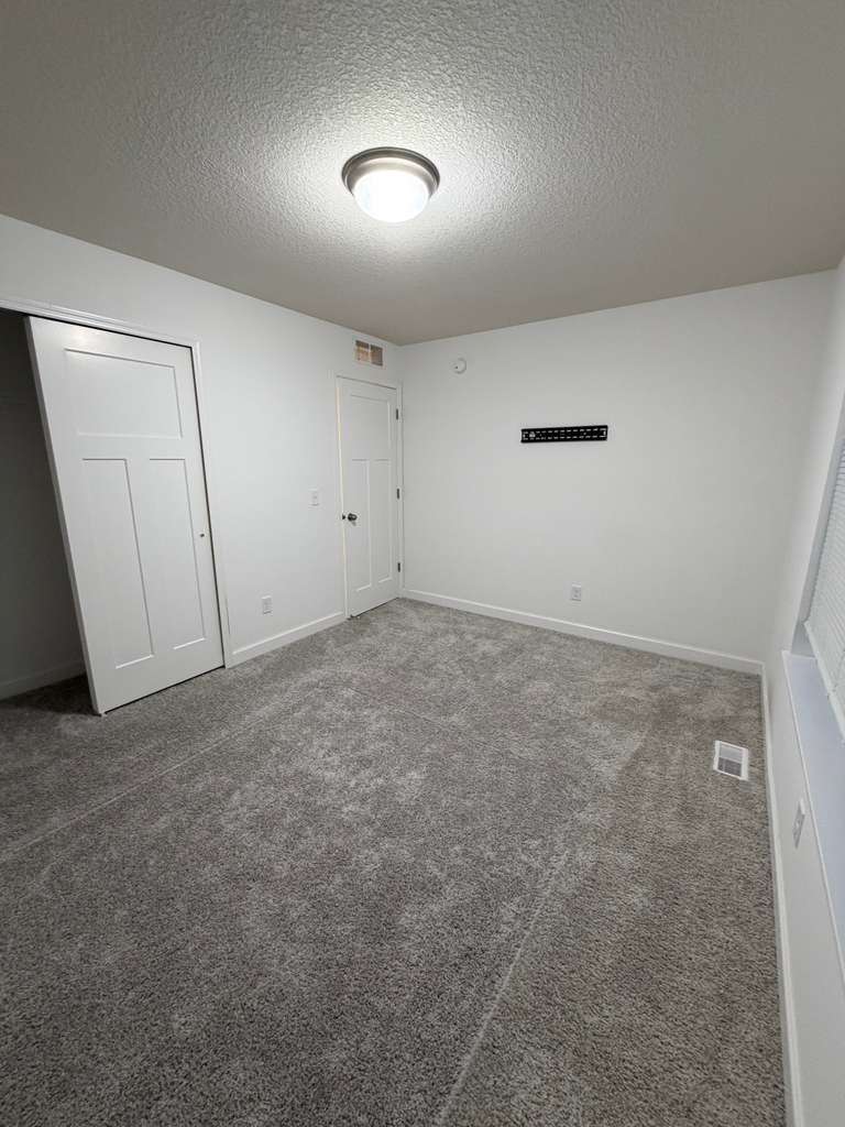 Building Photo - 10604 Heron Ave S