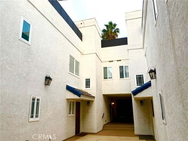 Building Photo - 425 S Catalina Ave
