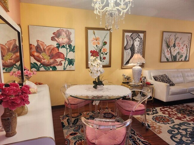 Building Photo - 2400 NE 1st Ln