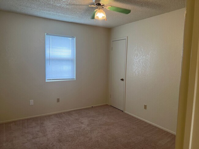 Building Photo - 2801 Schwald Rd - Call LONGHORN PROPERTIES...