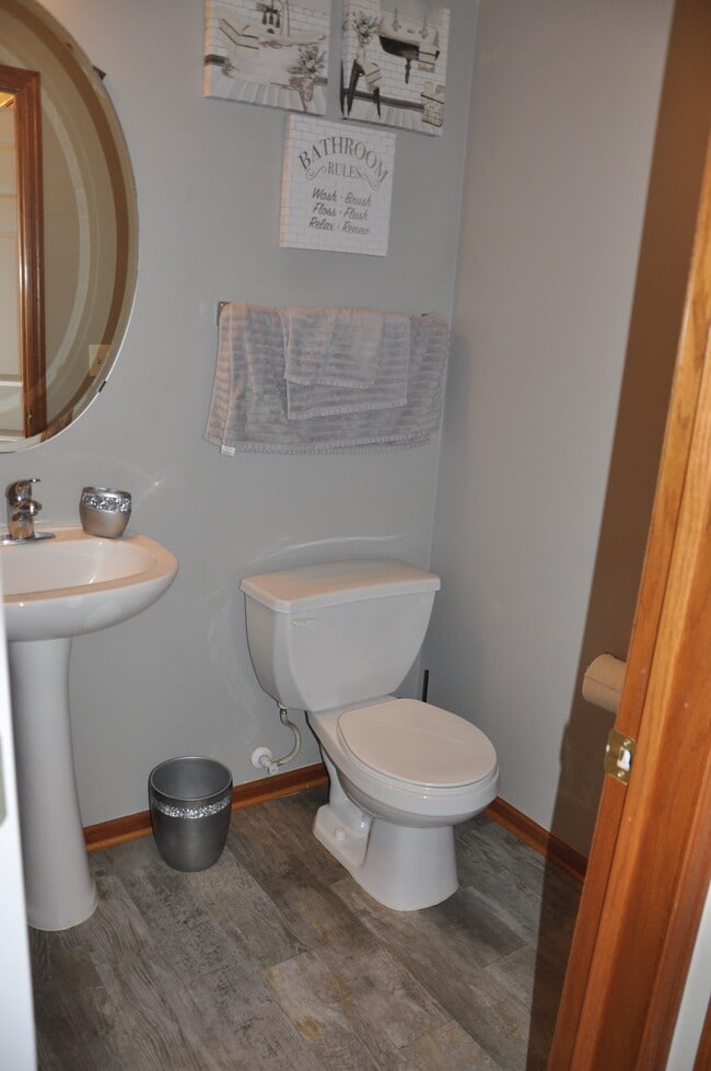 Building Photo - 9641 Linden Ln N