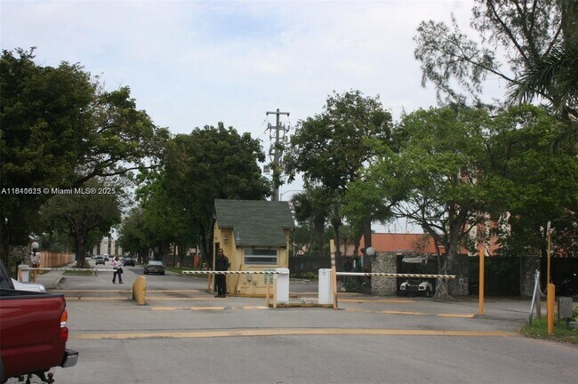 Primary Photo - 10000 NW 80th Ave
