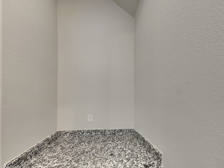 Building Photo - 1204 Sagewood Dr