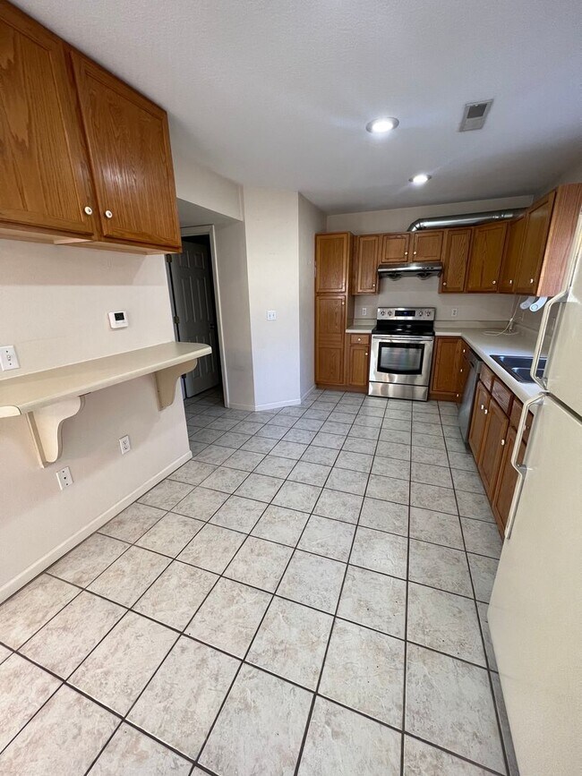 Building Photo - 4913-4915-4915 Kirk Hill Rd