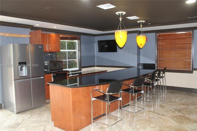 Building Photo - 520 SE 5 Ave