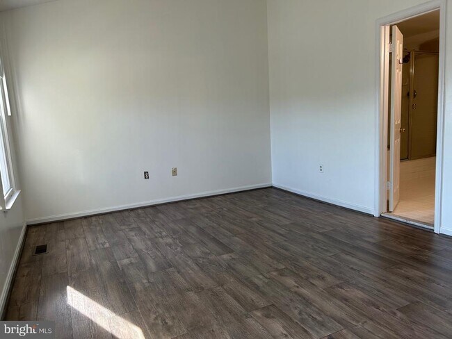Building Photo - 46706 Bullfinch Square