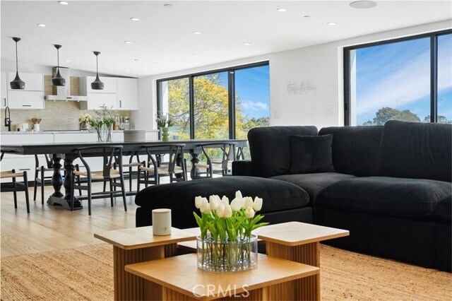 Building Photo - 1812 Navy St